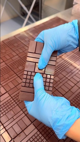 チョコ専門店が作る1枚2000円の高級板チョコレート🍫