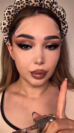 7.1K views · 2.4K reactions | It’s so easy face contouring. #makeuptutorial #makeuptutorials #makeup #makeupideas #makeuptransformation #wakeupandmakeup #makeupartistsworldwide #makeupwisuda #makeupartist #makeuphack #beautyhack #makeuptips #beautytips | Anisavisage | Facebook