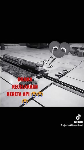 Drama Kecelakaan Kereta Api CC206 VS MOBIL SEDAN.... #miniaturkeretaapi #mainanana film pendek