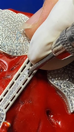 Jinyi jewelry on Instagram: "Channel setting process in jewellery factory #silver #jewellery #jewelry #jewels #accessories"