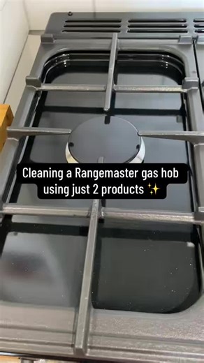 Rangemaster gas hob clean 🧼 using only 2 products 👏🏻 How I get a rangemaster gas hob looking brand new every time 👌🏻 Washing up liquid and a soap filled scourer is all I use #cleaningmotivation #rangemaster #cookerclean #cleaningproducts #cleanersoftiktok