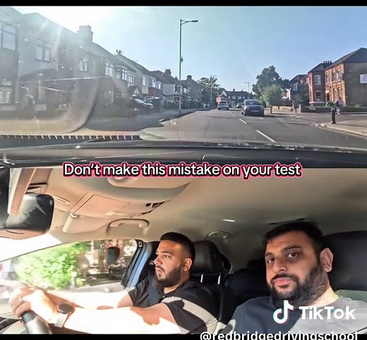 Right turns on Mini Roundabout 👌🏼 07903041177 #driving #drivinglessons #drivinginstructor #drivingtest #CapCut