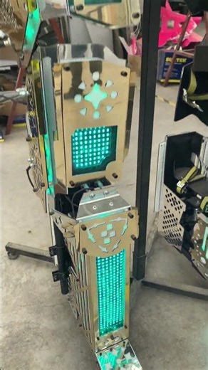 ¡Nuestro modelo NEO-500! Uno de nuestros trajes de robot led mas nuevos