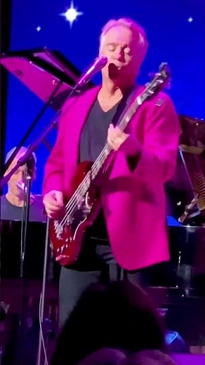 Shaun Cassidy live in Des Plaines, Illinois on November 9, 2025 singing “Da Doo Ron Ron”