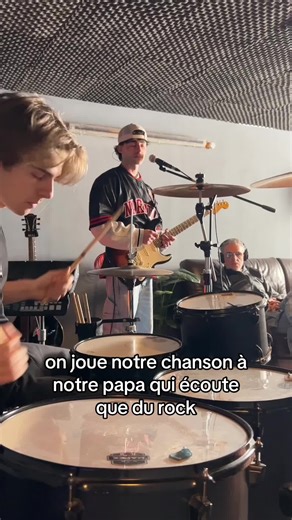 Découvrez notre chanson en hommage à Papa