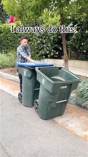 How to take both trash cans in at once! #hometips #yardwork #diy #household
