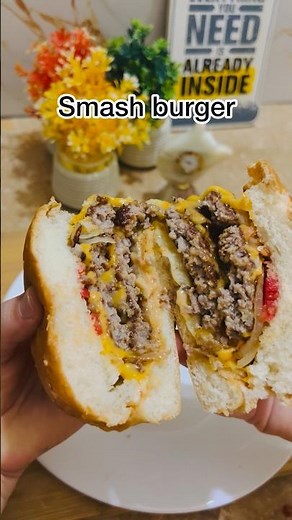 Juicy smash Burger!#BeefSmashBurger #SmashBurger #BurgerRecipe #HomemadeBurger #BeefBurger