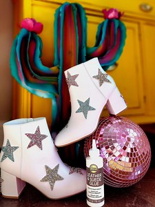 30 reactions | Do your boots need an extra kick to bring them back to life? ✨ Check out how @laurenquigleycreations adds some sparkle to here style with Aleene’s Leather & Suede Glue and glitter embellishments!  #customboots #diyboots #glittershoes #embellishment #embellished #leatherglue #suedeglue | Aleene's Adhesives | Facebook