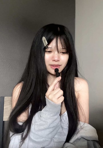 robot in body of 21 yo woman — microphone test and quiet voice