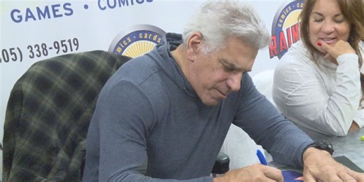 Lou Ferrigno hosts autographs for a good cause