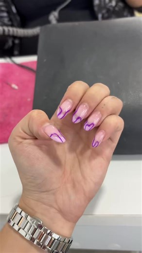 Rojo vino gel de calcio = la combinación perfecta 💅🏼🍷 ¿ya probaron este color? #uñasgel #rojovino #nailstrend #geldecalcio #nailscristales💎💕⭐️🤗 | Cerezo Salón de Belleza & Spa