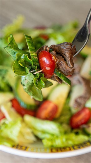 aint no salad like a vietnamese salad, cuz a vietnamese salad knows how to get down comment save, and i’ll send you the link to the printable recipe directly to your dm’s! https://feedthepudge.com/xa-lach-bo-xao-sauteed-beef-salad/ | feedthepudge