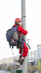 BREAKING! CCC, Schone Kleren Campagne and XR Fashion Action activists disrupt Zara’s largest European distribution centre! Why? At least 5500 workers in Zara’s Bangladeshi factories are at risk of prison sentences and arrests due to trumped-up charges filed by factory owners after the 2023 national minimum wage revision protests. Desperate workers who took to the streets to demand dignified wages were met with police violence and arrests. In theory, Zara has made a public commitment to ensure a 