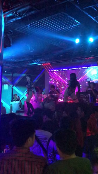 She don’t go to WERQ b’coz she TWERQ! #nightlife #amneziasuperclub #tomasmorato