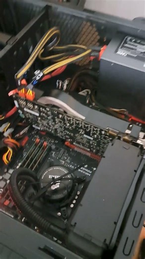 This Old Retro GPU / Mainbord Setup Is Awesome ! 👌