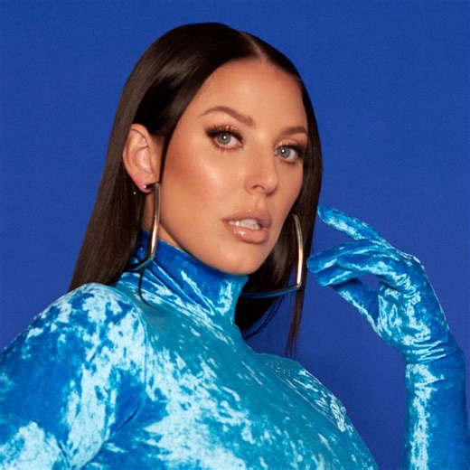 Staying with good friends is always the best way to pass time 😉❤ #comedyreels #comedy #friends #working #reelschallengereelschallenge | Angela White