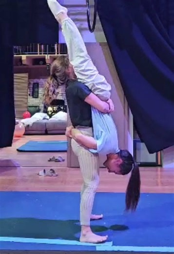 read about how to create a circus act The most important thing is the storyline. First, think about what you want to say. Once you have the basic structure, the elements, and the choreography, it's all about perfecting it. Are you laughing the whole time? Are you sad at the beginning and happy at the end? Or vice versa? Is the focus on the music or on you? Is singing in the music really necessary or does it tend to be distracting? Which movements should look fluid and which elements should be po