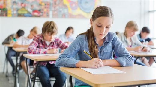 Deca anunţă schimbări în calendarul școlar. Evaluarea Națională și Bacalaureatul în 2025 vor fi programate mai devreme