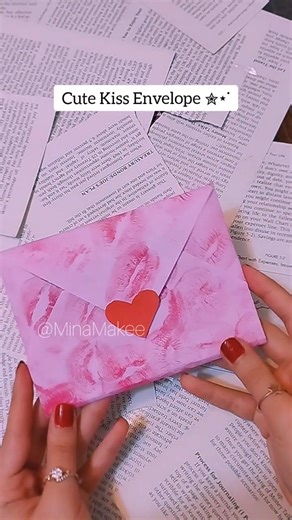 Cute pink kiss envelope for someone special 💗💋 #diy #cards #trending