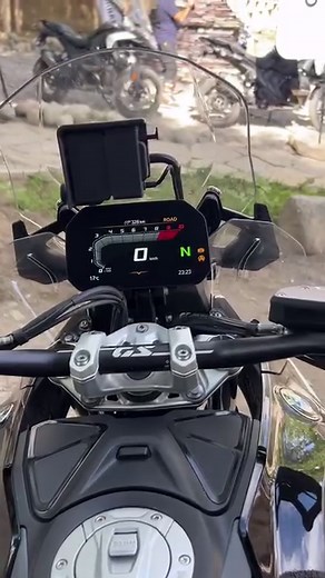 Two different exhausts on the BMW R 1300 GS, which one do you like more or do you actually prefer the older model’s exhaust note? | MotorBeam