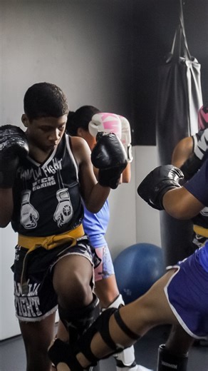 Elements Club on Instagram: "Treinar na Elements não é só sobre vir à academia. É sobre fazer mais com o mesmo tempo. Você tem acesso a modalidades que se complementam, evoluem juntas e entregam resultado de verdade. Funcional para ganhar força, resistência e mobilidade no dia a dia. Jiu-jitsu e kickboxing para foco, disciplina e descarga real de stress. Aulas coletivas que aceleram o condicionamento, queimam energia e mantêm a motivação lá em cima. E acompanhamento constante para garantir que v