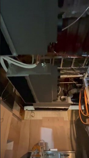 業務用エアコン 天井埋込ビルトイン型 設置工事風景