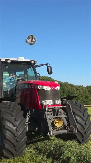 MF 7718 loads grass with Krone LW💯🍀🚜
