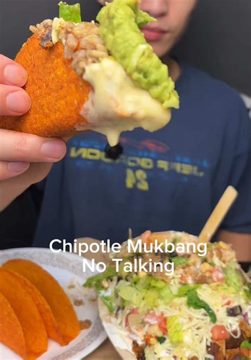 This chipotle was hitting😮‍💨 #chipotle #mukbang #asmr #crunchy #notalkingasmr
