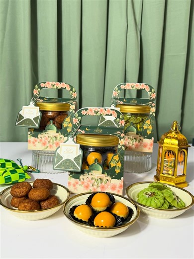 Eid Hampers Gading Serpong | Hampers Lebaran Tangerang | EID HAMPERS 2026 Shafa Hampers Include : - 1 Jar 600ml Cookies Pilihan - CNY Sleeve Handle - CNY Hangtag Harga 🌙 - Shafa Nastar... | Instagram