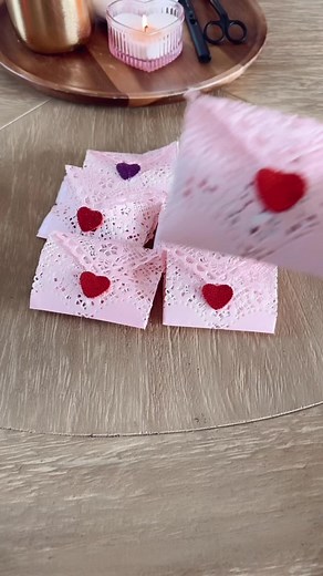 Cute Valentine envelopes made from heart doilies. 💕 . . #valentine #diy