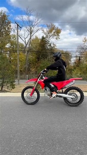 13K views · 733 reactions |  YOTUBE VIDIN BIO! •YOUTUBEONEWAY STEPHAN #crossbitume #bikelife #Wheelie Filmed by @nvusofthis | Stephan | Facebook