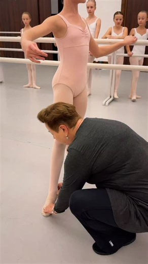 2.7K views · 146 reactions | Dużą wagę w tańcu klasycznym przykładamy...