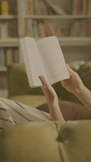 Okay, readers… this one’s always fun. Have you ever had a dream about a book character that really stuck with you? Maybe they showed up unexpectedly, maybe things went very off-script, or maybe you woke up wishing the dream had been longer. I want to hear it! Who was it and what happened? 😄 | Tami Hoag