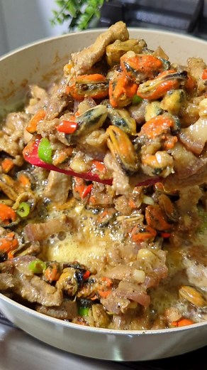 Bicol Express with Tahong Recipe | Delicious Filipino Ulam