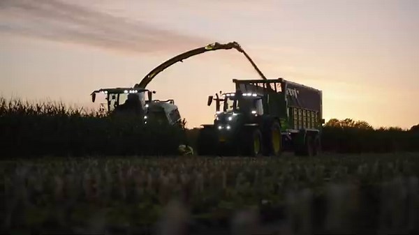 F8 and F9 Self-Propelled Forage Harvesters - John Deere