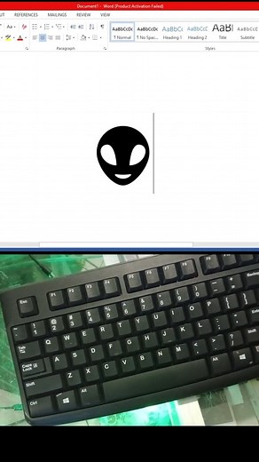 Simbol Alien Misterius di Keyboard