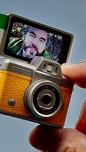 👉🔗in my bio 📸 - #keychaincamera #flipscreen #miniature #minaturecamera #digicam #minicamera #thisiswhyimbroke | knoptop