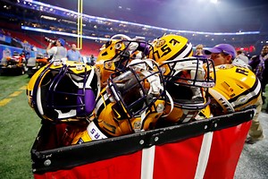 LSU Players Show Off New Face Shield For Helmet, Complain About Not Being Able To Breathe