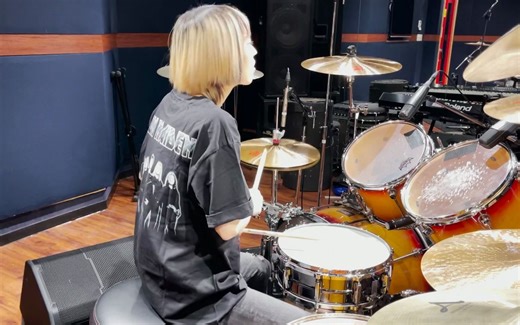 【夏美·架子鼓solo】日本全女子重金属·NATSUMI plays the drums for BRIDEAR - Bloody Bride