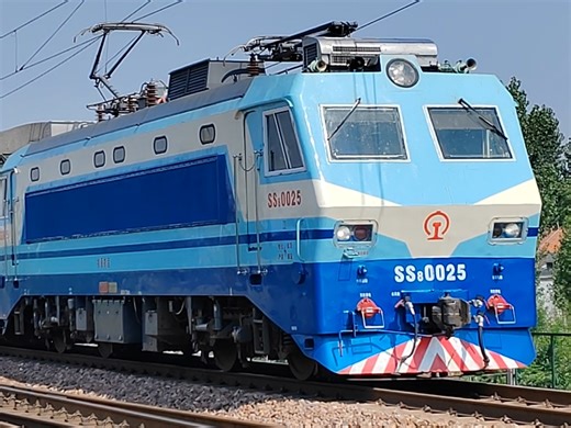 我拍到韶8了，0025！0025！