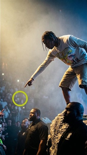 Travis Scott Confronts Security Over a Fan 😳 #travisscott #concert