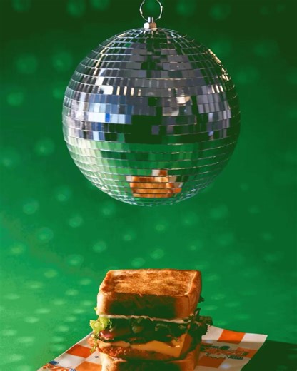 🪩 Have you tried the Royal Farms Chicken Sandwich with classic, spicy, and deluxe options? #Chickenpalooza #chickensandwich #love #RoyalFarms #groovy | Royal Farms