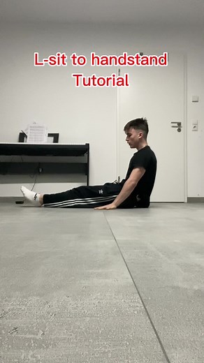 #calisthenics #disziplin #gym #streetworkout #calisthenicsworkout #handtand #beginner Here is the tutorial #elbowlever #lsit #beginner #planche