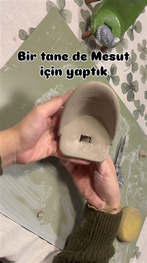 Telefon tutucu ve şarj standı bu kez Mesut için #diy #clay #kendinyap #kilhamuru #cat #telefontutucu