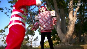 Gift Wrap Vs. Gift Bags | FailArmy