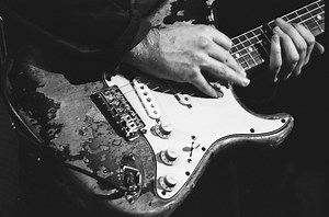 伝説のストラトキャスターが奏でた名演 | ギター・マガジンWEB｜Guitar magazine