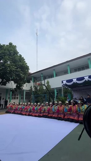 a little video clip of satilas🩷🩵 #maulidnabi #4u #masukberanda #ratoehjaroe #fyp #satilas #smpn13tangsel #samantigabelas