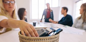 Et si on laissait le smartphone à la porte de l’entreprise ?