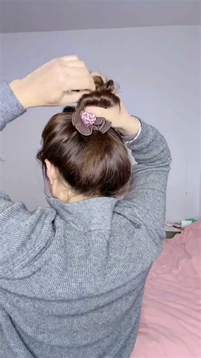 Easy Lazy Bun Tutorial: Master This Fluffy hairstyle in a Flash