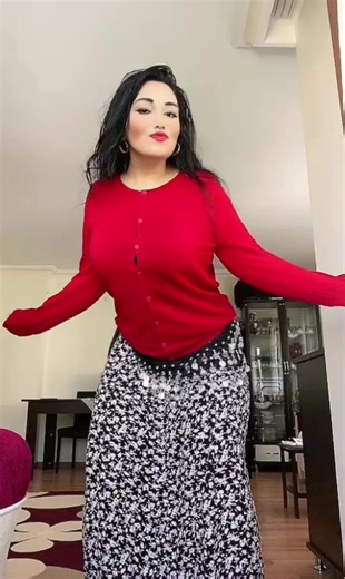 How to Dance in a Flared Skirt: Fun Moves Explained